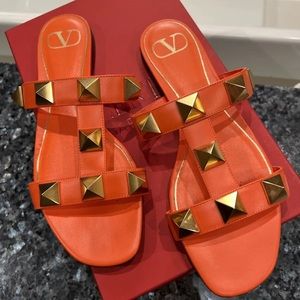VALENTINO GARAVANI Roman Stud T-
Strap Slide Sandals - Orange - Size 8.5